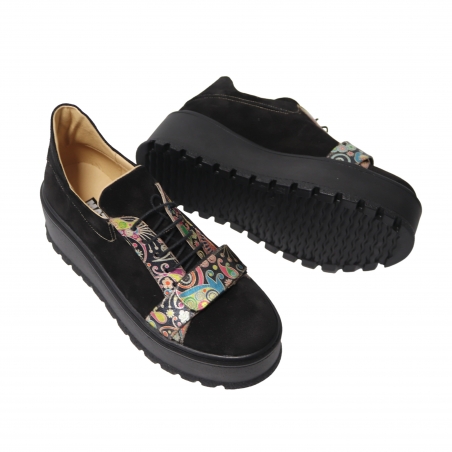 Pantofi cu Platforma Negri cu Imprimeu Multicolor si Siret din Piele Naturala Amanda, Fabricati in Romania